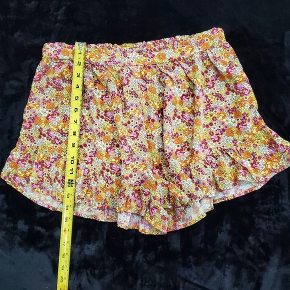 Floral Print Shorts - Picture 6 of 9